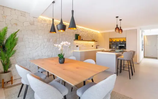 Renoviertes Penthouse mit Meerblick