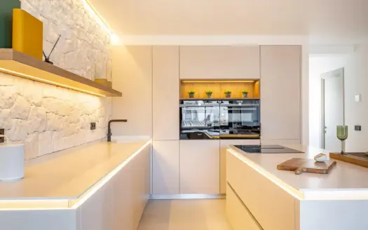 Renoviertes Penthouse mit Meerblick