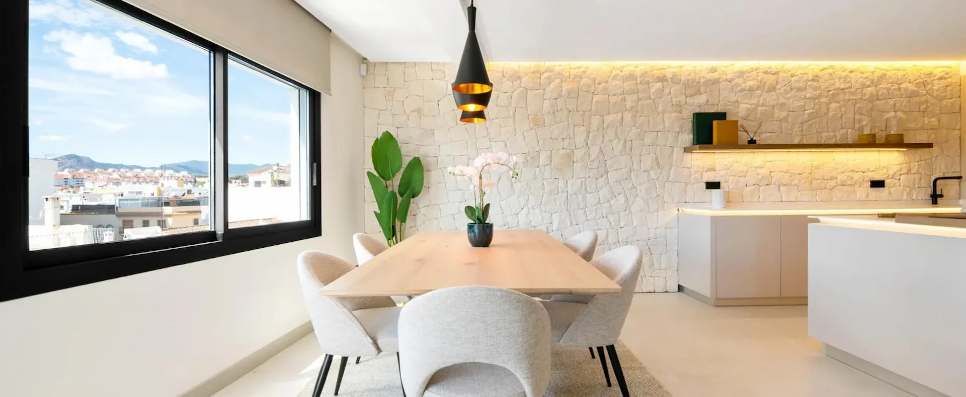 Renoviertes Penthouse mit Meerblick