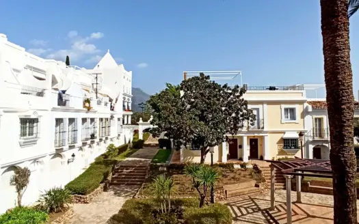 Chalet adosado en Aloha Pueblo