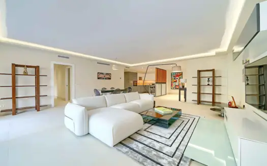 Moderna y renovada vivienda en Avda. Ricardo Soriano, Marbella