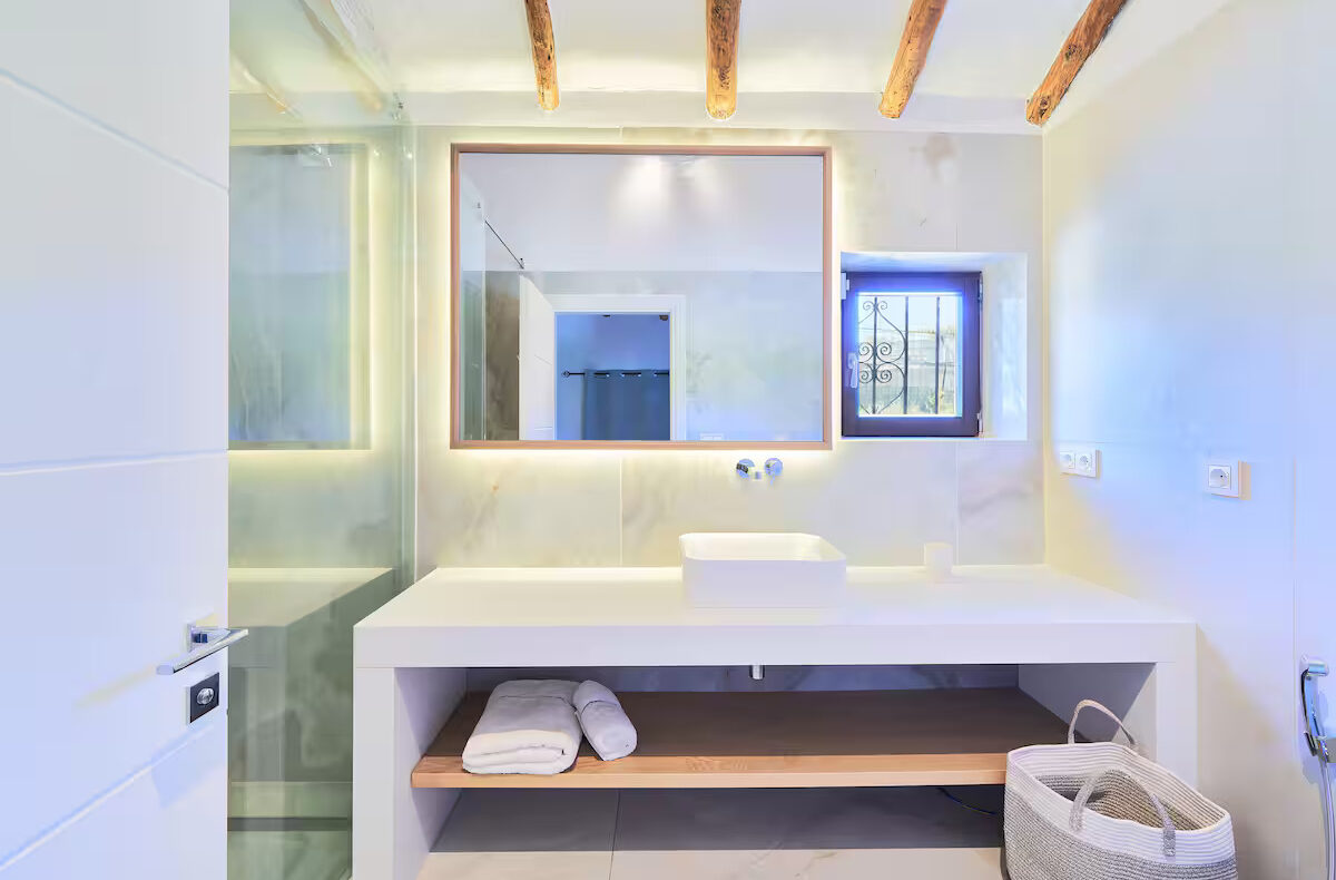 07ff7bf4-c7c6-4771-a377-c001b6970195