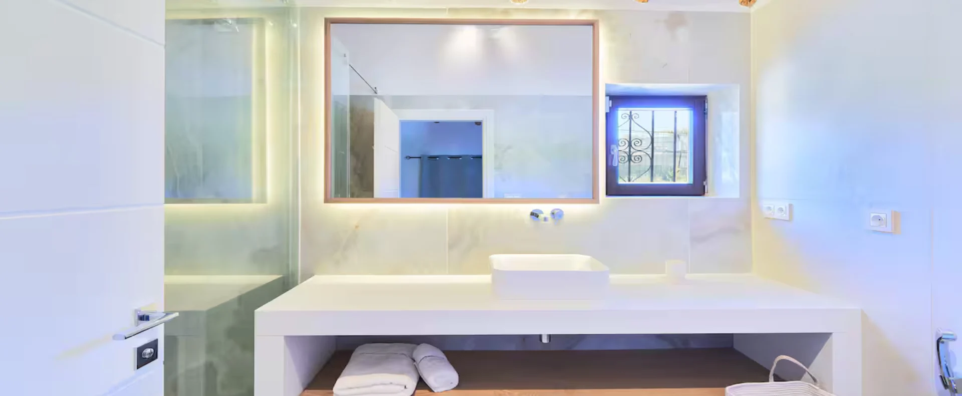 07ff7bf4-c7c6-4771-a377-c001b6970195