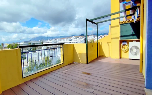 Ático con vistas al mar en Nueva Alcántara, Marbella.